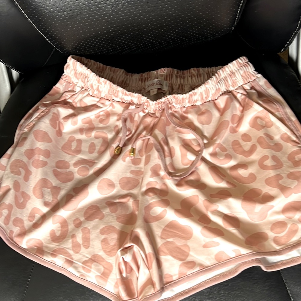 Jess Lea Leopard Blush shorts-Size Large